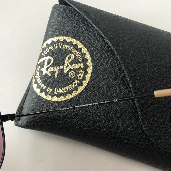 Ray-Ban Classic Aviators - Picture 3 of 5